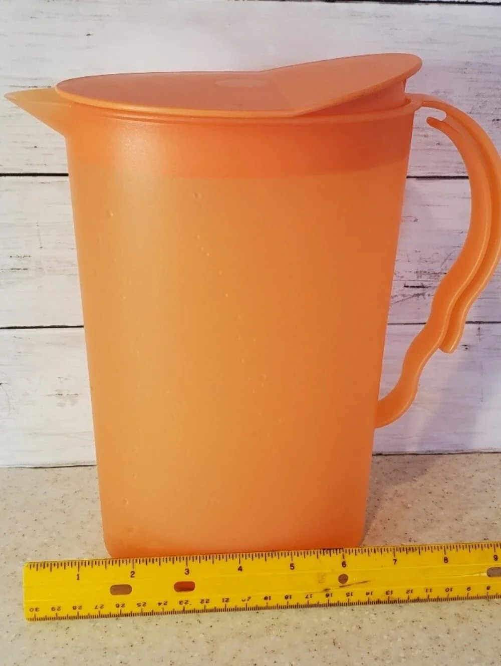 Retired Tupperware Impressions Slimline Peach Pitcher 3333A 2 Qt Rocker Lid Vint